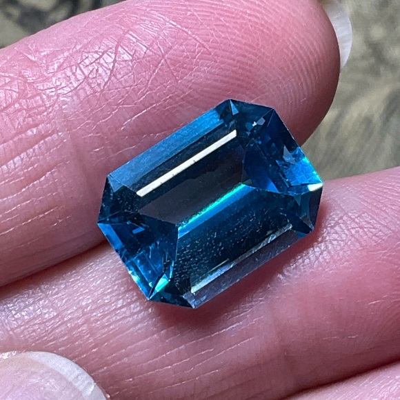 Blue Spinel - Picture 4 of 9